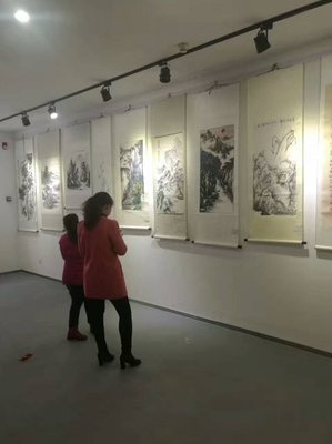 我国著名艺术大家刘孝田被邀请回故乡成功组织毛坦厂镇第二届书画展